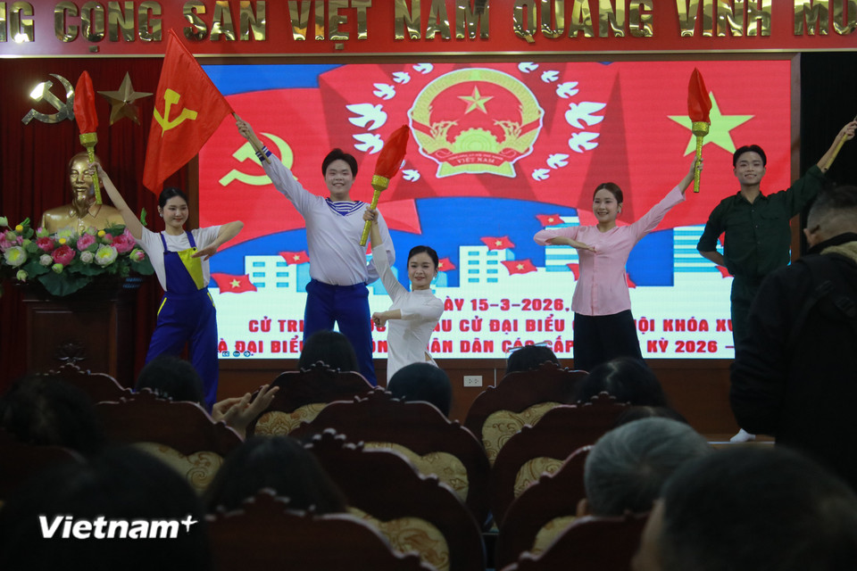 Ngày 10/3 tại phường Hai Bà Trưng, Ủy ban Mặt trận Tổ quốc Việt Nam và các tổ chức chính trị-xã hội của phường đã phối hợp tổ chức tọa đàm "Cử tri phường Hai Bà Trưng trước ngày hội non sông." (Ảnh: Minh Anh/Vietnam+)