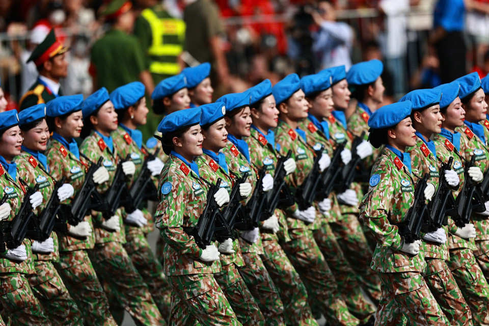 Các chị mang vẻ đẹp người phụ nữ Việt Nam dịu dàng, khéo léo và duyên dáng, hiểu rõ giá trị của của hòa bình. (Ảnh: Minh Sơn/Vietnam+)