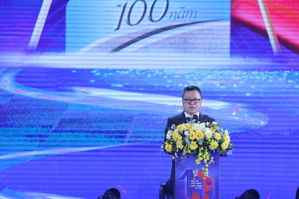 Nhà báo Lê Quốc Minh - Ủy viên Ban Chấp hành Trung ương Đảng, Tổng Biên tập báo Nhân Dân, Chủ tịch Hội Nhà báo Việt Nam và Chủ tịch Hội đồng Giải báo chí Quốc gia - khẳng định Giải báo chí Quốc gia lần thứ XIX là tấm gương phản ánh đời sống báo chí, phản ánh thực tiễn lãnh đạo, chỉ đạo, lao động và cống hiến của Đảng, Nhà nước và nhân dân trong năm 2024. Báo chí đã tuyên truyền kịp thời, đậm nét những sự kiện lớn, các vấn đề quan trọng của đất nước với những mảng đề tài nổi bật. (Ảnh: Hoài Nam/Vietnam+)