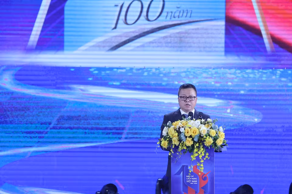 Nhà báo Lê Quốc Minh - Ủy viên Ban Chấp hành Trung ương Đảng, Tổng Biên tập báo Nhân Dân, Chủ tịch Hội Nhà báo Việt Nam và Chủ tịch Hội đồng Giải báo chí Quốc gia - khẳng định Giải báo chí Quốc gia lần thứ XIX là tấm gương phản ánh đời sống báo chí, phản ánh thực tiễn lãnh đạo, chỉ đạo, lao động và cống hiến của Đảng, Nhà nước và nhân dân trong năm 2024. Báo chí đã tuyên truyền kịp thời, đậm nét những sự kiện lớn, các vấn đề quan trọng của đất nước với những mảng đề tài nổi bật. (Ảnh: Hoài Nam/Vietnam+)