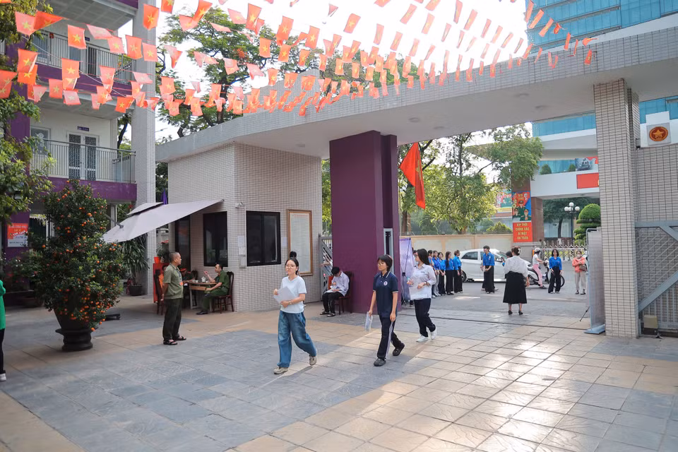 Sáng nay (30/5), gần 123.500 học sinh Thủ đô sẽ bắt đầu làm bài thi môn Ngữ văn - môn đầu tiên của kỳ thi tuyển sinh vào lớp 10 trung học phổ thông năm học 2026-2027. (Ảnh: Hoài Nam/Vietnam+)