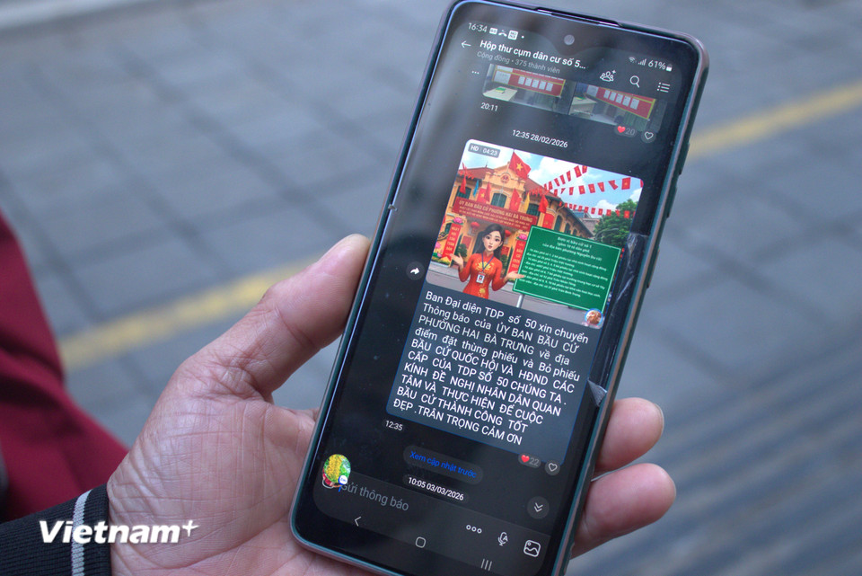 Điểm nổi bật là video tuyên truyền được làm với sự trợ giúp của trí tuệ nhân tạo (AI), giúp truyền tải thông tin một cách sinh động, trực quan đến người dân, thông qua các nhóm Zalo. (Ảnh: Minh Anh/Vietnam+)