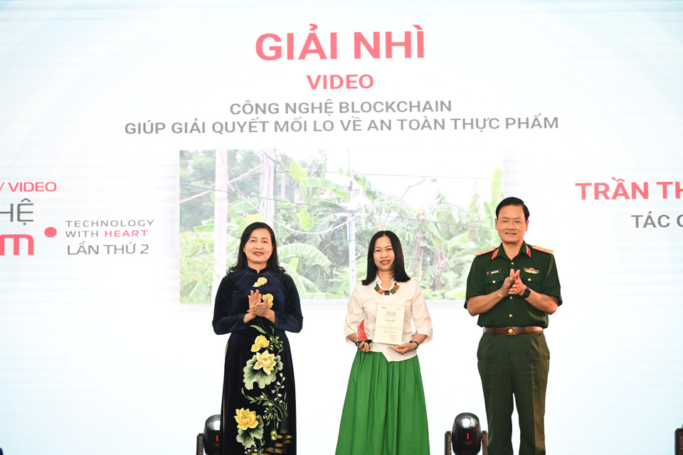Hạng mục Video cũng góp hai tác phẩm ở giải Nhì. Trong hình là video về ứng dụng công nghệ Blockchain vào đảm bảo an toàn vệ sinh thực phẩm. (Ảnh: Nhật Minh/Vietnam+)