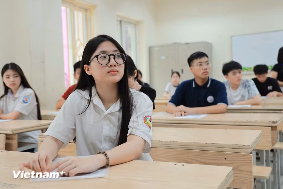 Sở Giáo dục và Đào tạo Hà Nội đã bố trí 224 điểm thi, tăng hơn 20 điểm thi so với năm trước, với khoảng 5.300 phòng thi. Số cán bộ, giáo viên, nhân viên được huy động để tham gia phục vụ kỳ thi là gần 18.000 người. (Ảnh: Hoài Nam/Vietnam+)