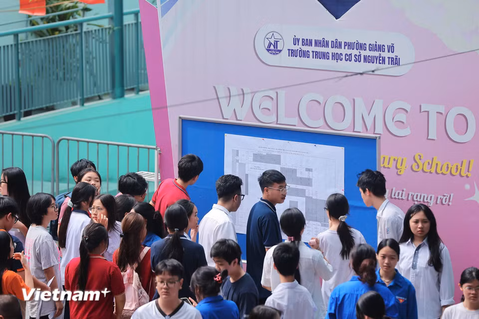 Bảng tra cứu thông tin phòng thi, số báo danh thí sinh. (Ảnh: Hoài Nam/Vietnam+)