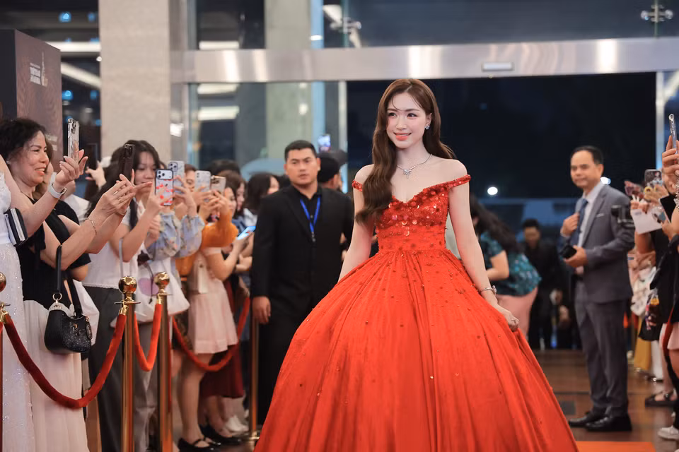 Ban tổ chức đánh giá Hòa Minzy là một trong những nghệ sỹ có sức lan tỏa tích cực, cống hiến bền bỉ và luôn nỗ lực làm mới bản thân trước công chúng nhất. (Ảnh: Minh Anh/Vietnam+)