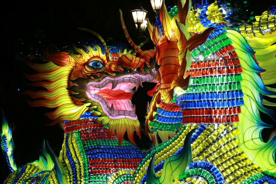 Tác phẩm đoạt giải nhì là "Kỳ lân" từ Hàn Quốc của tác giả Seo Doek Hwan - một nghệ nhân sinh ra về lớn lên tại Jinju. Đây cũng chính là nơi có lễ hội đèn lồng Jinju Namgang lâu đời, nổi tiếng xứ sở Kim chi. (Ảnh: Minh Anh/Vietnam+)