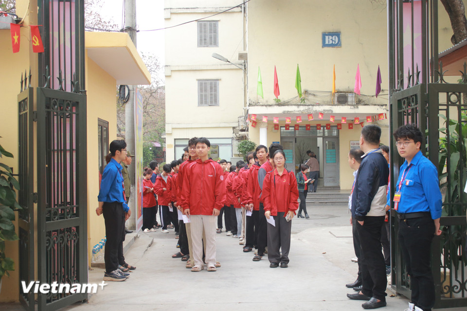 Điểm bầu cử số 20 của phường Bạch Mai có tổng số sinh viên tham gia bỏ phiếu là 3.014 người. (Ảnh: Vietnam+)