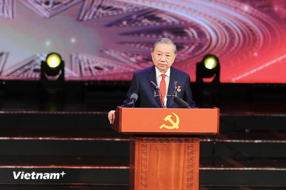 Với giải Búa Liềm vàng, Tổng Bí thư Tô Lâm cho rằng đây là một hoạt động có ý nghĩa, góp phần khẳng định vị trí, vai trò của báo chí trong công tác xây dựng Đảng và hệ thống chính trị, lan tỏa sâu rộng những cách làm hay, đổi mới sáng tạo, những điển hình tiên tiến trong việc nhanh chóng đưa nghị quyết của Đảng vào cuộc sống. (Ảnh: Hoài Nam/Vietnam+)