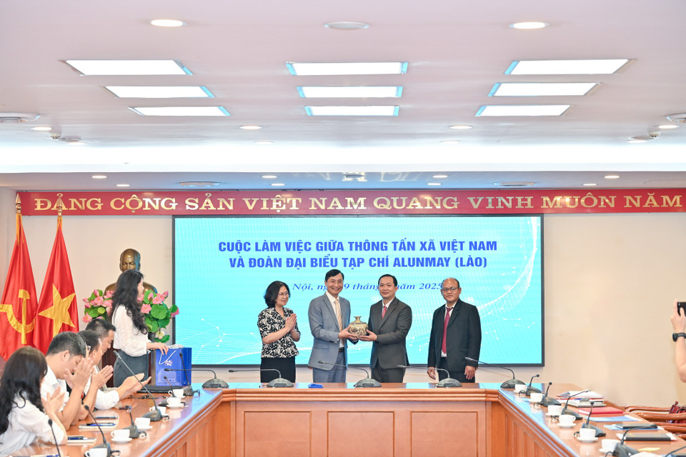 Những cuộc giao lưu, trao đổi kinh nghiệm như thế này không chỉ là dịp để các cơ quan, tòa soạn báo chí cùng nhau nâng cao trình độ, mà còn giúp thắt chặt tình hữu nghị giữa hai quốc gia. (Ảnh: Minh Sơn/Vietnam+)