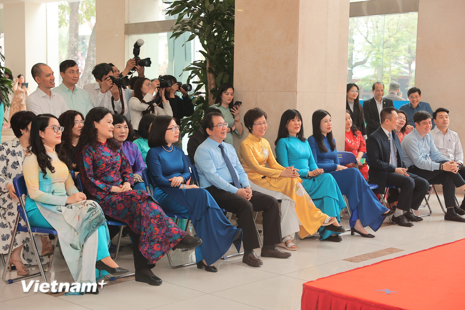 Ban Lãnh đạo Thông tấn xã Việt Nam tại chương trình. (Ảnh: PV/Vietnam+)