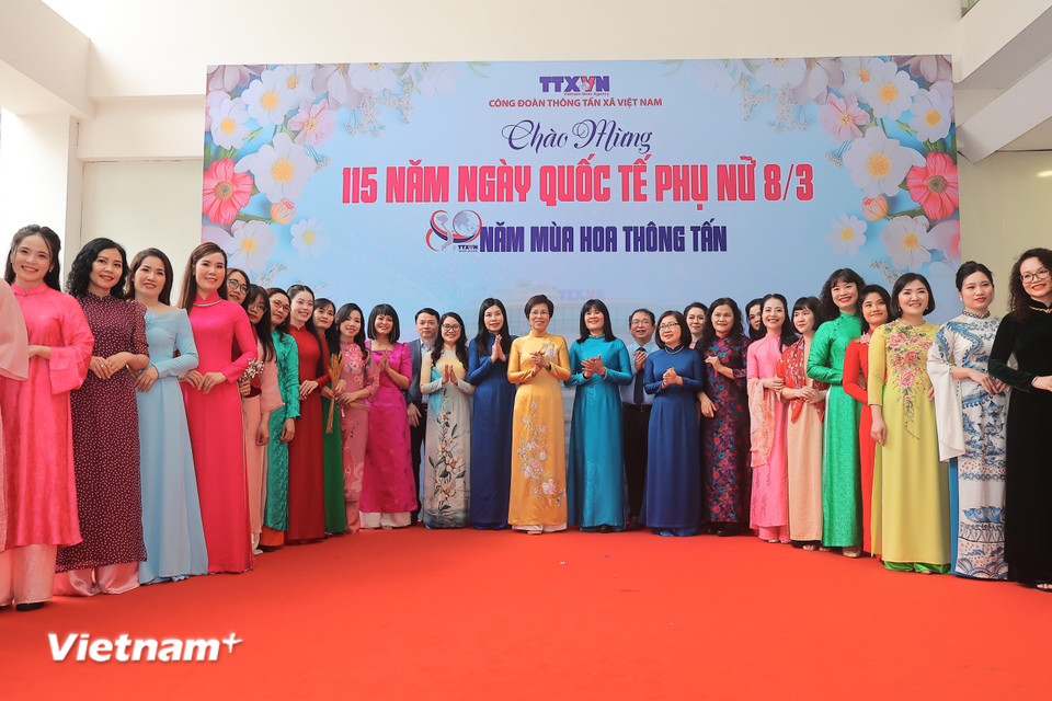 Chiều ngày 5/3 tại Trung tâm Thông tấn Quốc gia, Công đoàn Thông tấn xã Việt Nam đã tổ chức chương trình Chào mừng 115 năm Ngày Quốc tế Phụ nữ 8/3 với chủ đề 80 năm mùa hoa Thông tấn. (Ảnh: PV/Vietnam+)