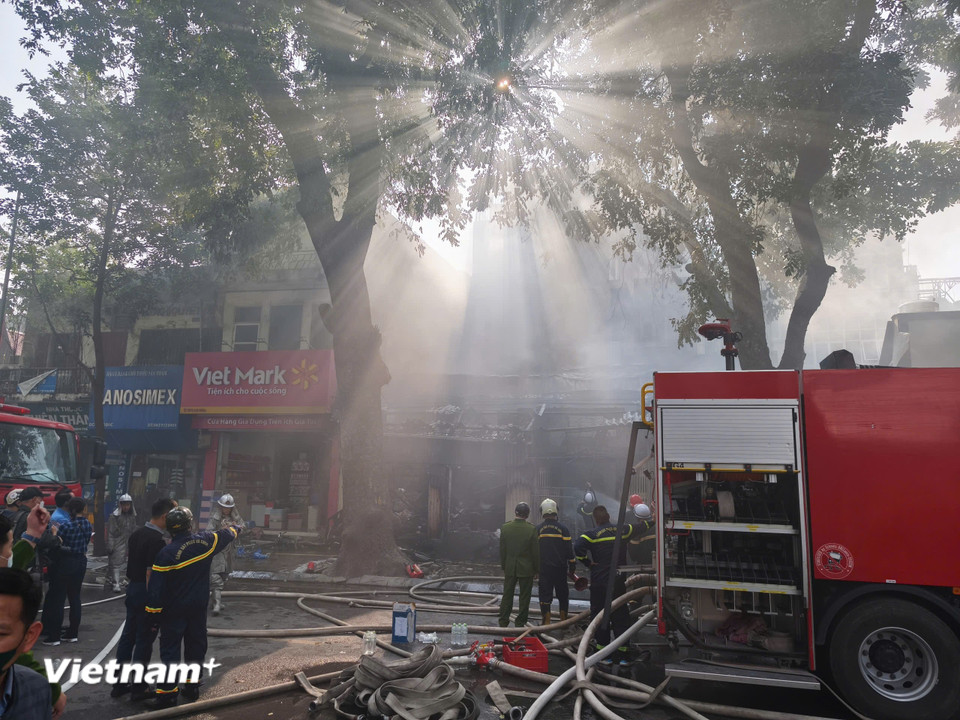 Hiện nguyên nhân vụ cháy đang được cơ quan chức năng làm rõ. (Ảnh: Hoài Nam/Vietnam+)