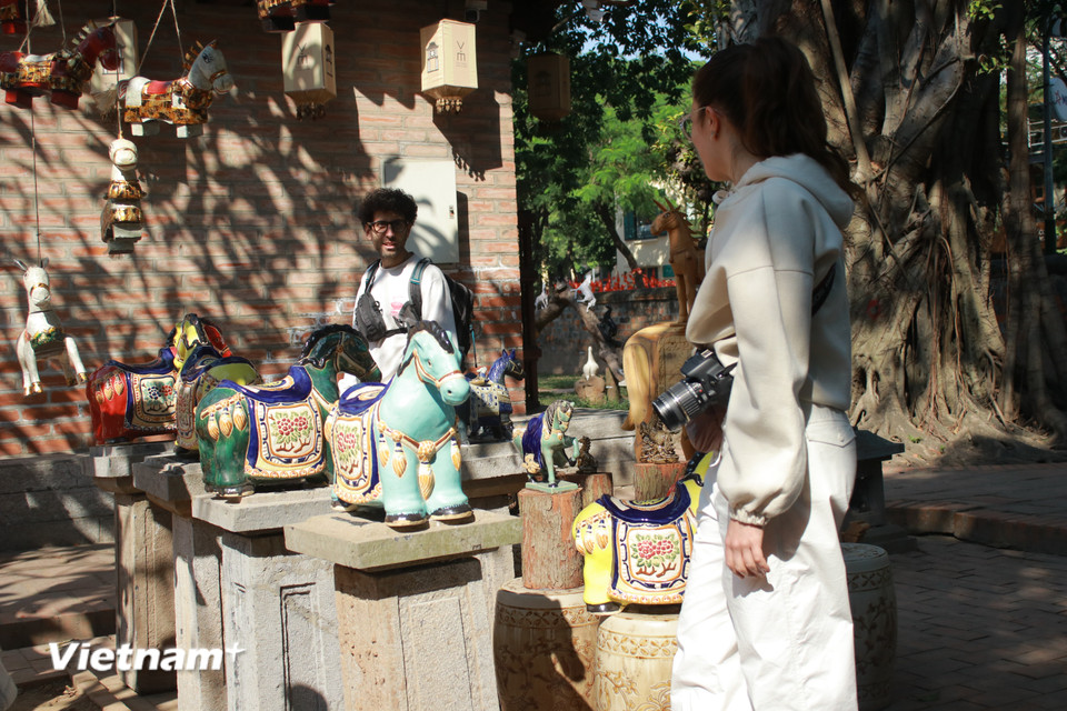 Trưng bày mở cửa đón khách đế hết tháng 3/2026. (Ảnh: Minh Anh/Vietnam+)