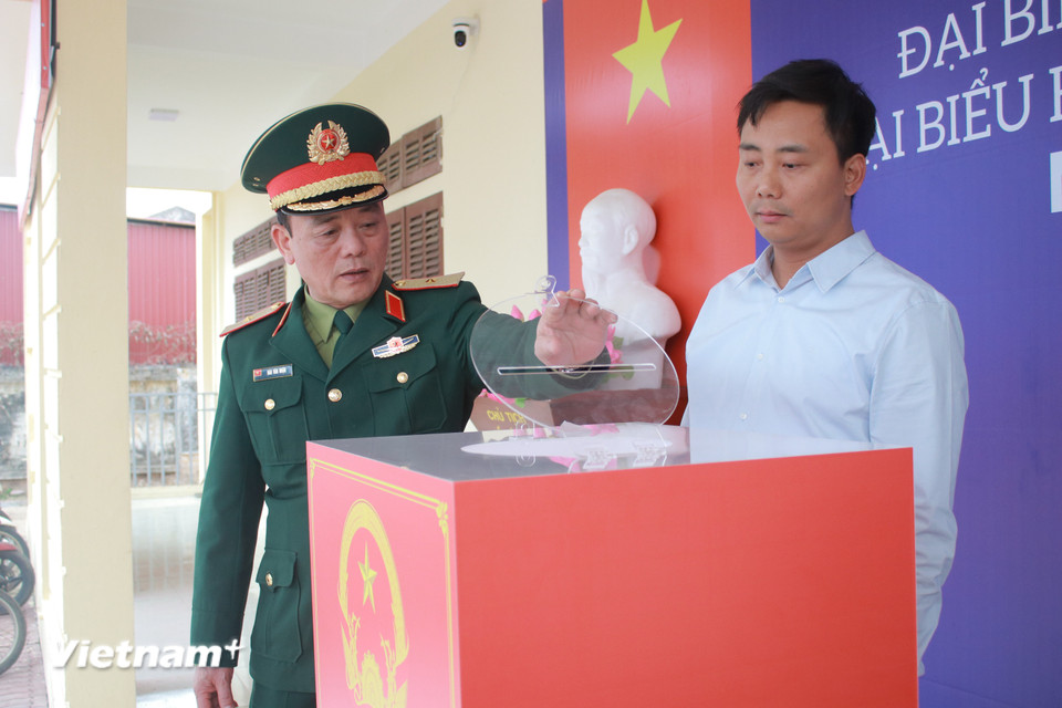 Những công tác cuối cùng đang dần được hoàn thiện để sẵn sàng cho ngày bầu cử. (Ảnh: Minh Anh/Vietnam+)