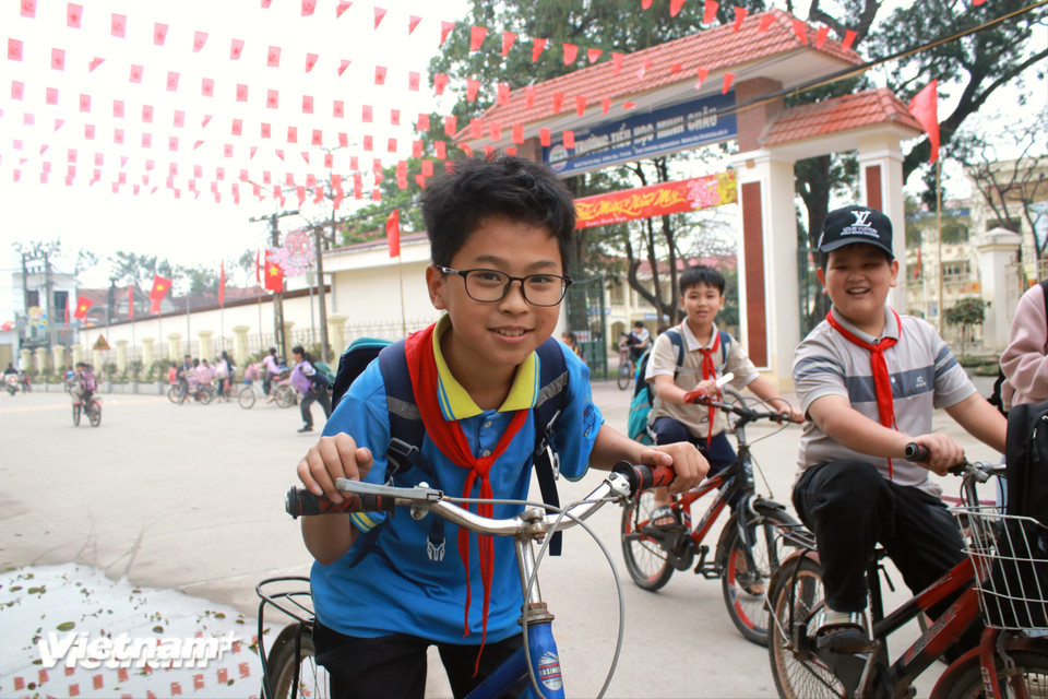 Cùng mô hình mới chính quyền địa phương hai cấp, Minh Châu đã và đang tiếp tục thay đổi theo chiều hướng tích cực. Kỳ bầu cử sắp tới cũng chính là cơ hội để cử tri "chọn mặt gửi vàng," chọn ra người xứng đáng nhất để xây dựng tương lai cho xã đảo. (Ảnh: Minh Anh/Vietnam+)
