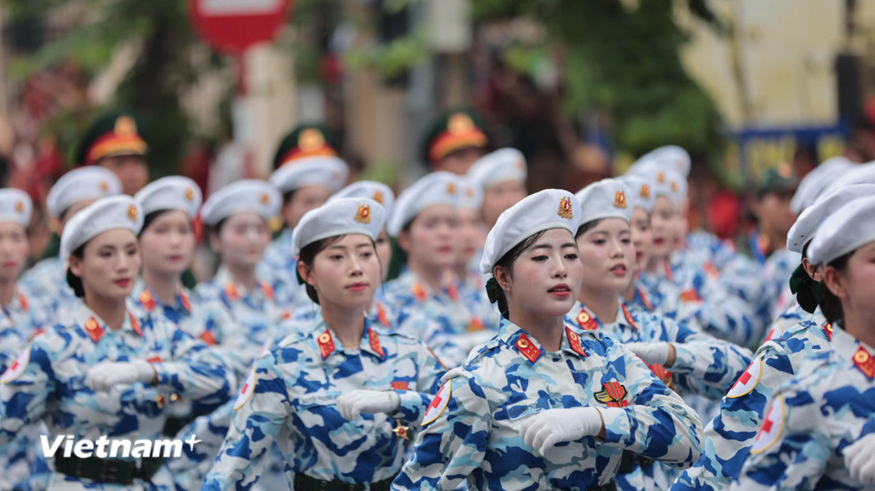 Với khát vọng cống hiến, các nữ sĩ quan Quân y hôm nay không ngừng tu dưỡng, học tập nâng cao trình độ mọi mặt, hết lòng phụng sự Tổ quốc, phục vụ Nhân dân. (Ảnh: Mai Anh/Vietnam+)