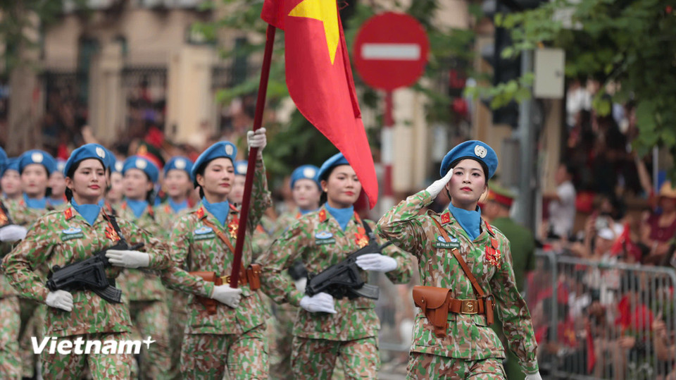 Một trong những khối nữ chiến sỹ quân sự dễ nhận ra nhất chính là khối nữ Gìn giữ hòa bình Việt Nam. (Ảnh: Mai Anh/Vietnam+)