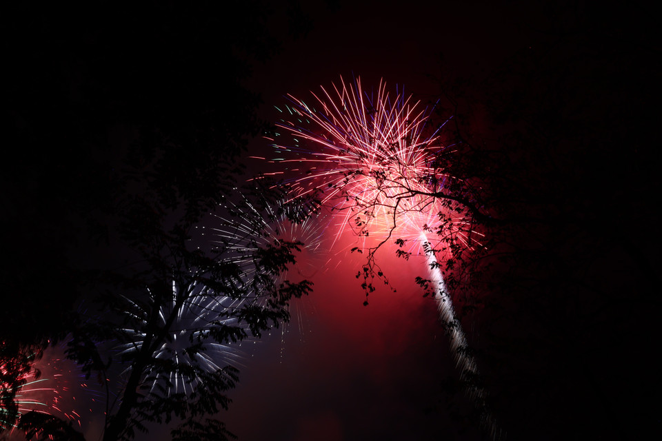 Tầm nhìn pháo hoa tầm cao tại khu vực đồng hồ (ngã tư Hàng Khay). (Ảnh: Minh Anh/Vietnam+)