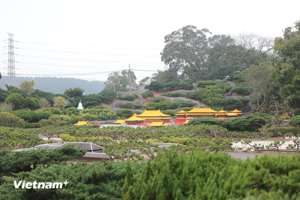 Mô hình Tử Cấm Thành và Vạn Lý Trường Thành từ xa, thuộc khi Mini China. (Ảnh: Minh Anh/Vietnam+)