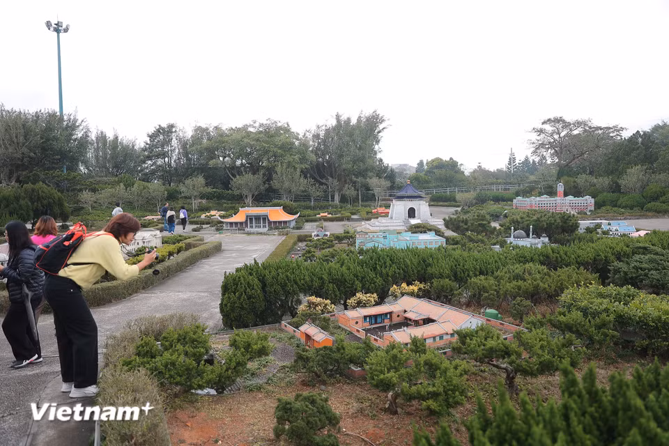 Window on World Theme Park (tạm dịch: Công viên Cửa sổ mở ra thế giới) là một trong những điểm đến giải trí độc đáo nhất tại thành phố Đào Viên, Đài Loan (Trung Quốc). (Ảnh: Minh Anh/Vietnam+)
