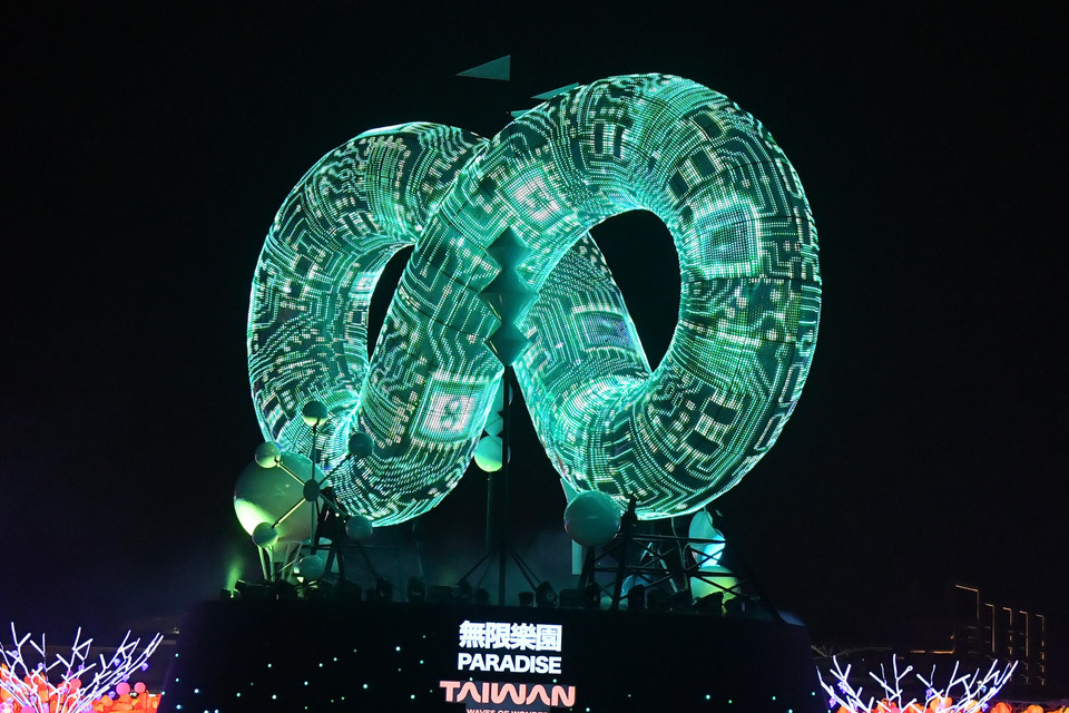 Tác phẩm này cũng cho thấy sự chú trọng ứng dụng công nghệ mới, đặc biệt trong lĩnh vực AI (trí tuệ nhân tạo), bán dẫn, điện tử. (Ảnh: BTC)