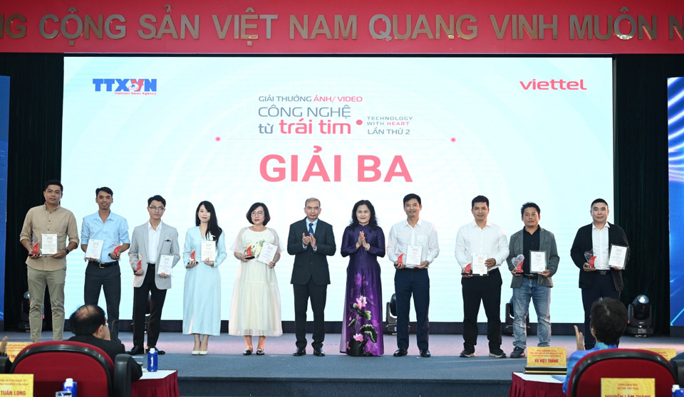 9 tác giả nhận giải Ba danh giá trong cuộc thi năm nay. (Ảnh: Minh Anh/Vietnam+)