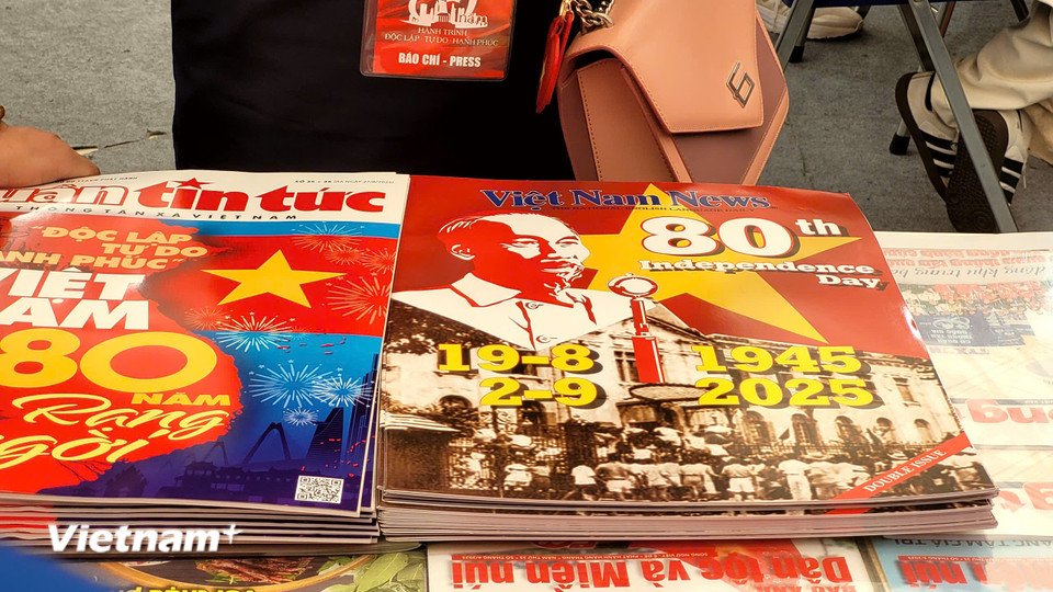 Một số ấn phẩm nổi bật phải kể tới Tuần Tin Tức, Việt Nam News... (Ảnh: Minh Anh/Vietnam+)