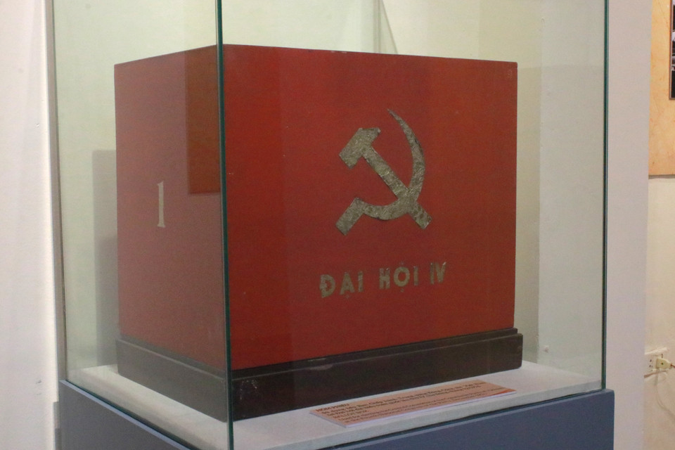 Hòm phiếu dùng để bầu Ban chấp hành Trung ương Đảng Cộng sản Việt Nam tại Đại hội lần thứ IV, tháng 12/1976. (Ảnh: Minh Anh/Vietnam+)