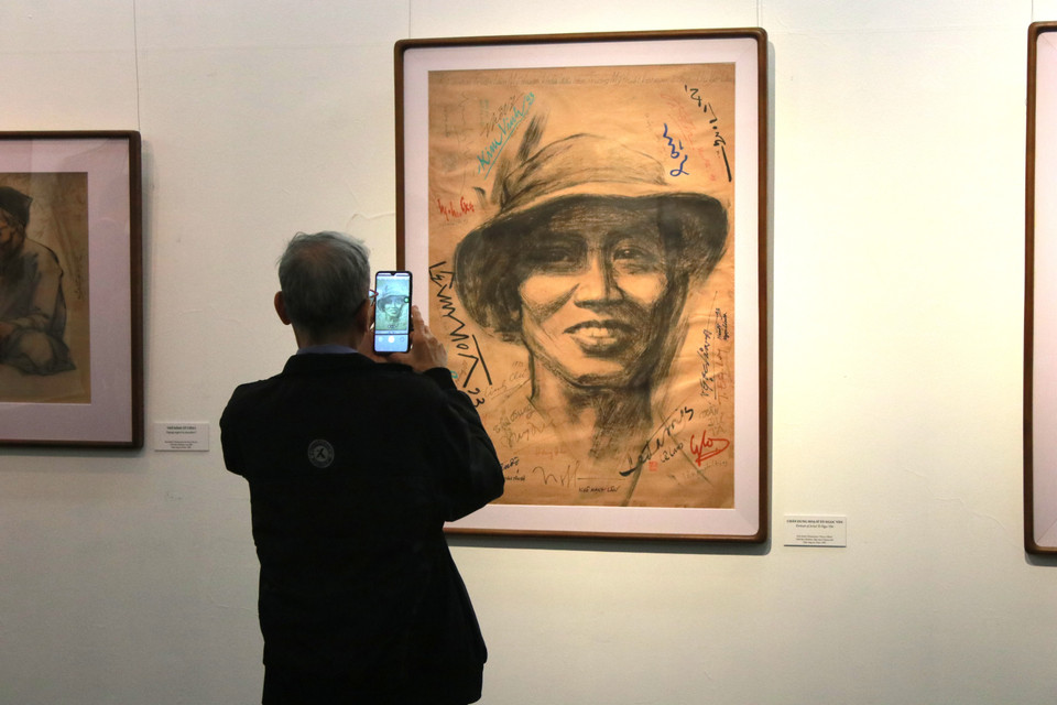 Tranh Lê Lam vẽ thầy - họa sỹ Tô Ngọc Vân. (Ảnh: Minh Anh/Vietnam+)