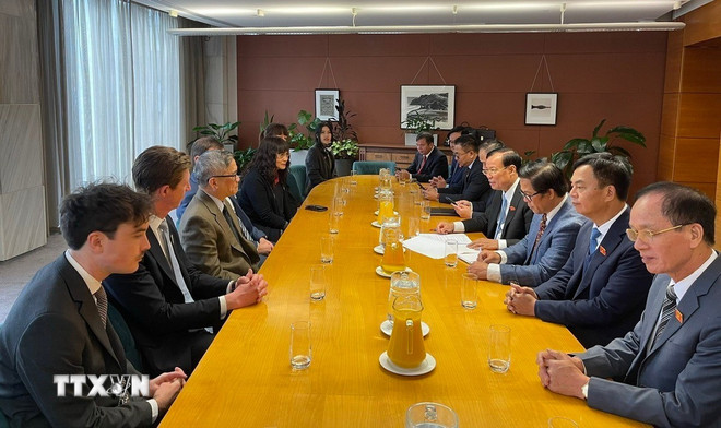 ttxvn-delegates-of-the-national-defense-security-and-foreign-assembly-committee-in-new-zealand2.jpg