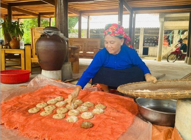 תהליך התחלת תרבית המתנע לפני התסיסה. (צילום: עיתון לאו קאי) ruou-men-la2.jpg