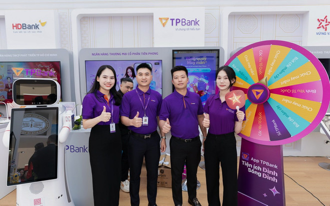 កន្លែងតាំងពិព័រណ៌របស់ TPBank នៅឯការតាំងពិព័រណ៌មានបំពាក់នូវ AI Robot T'Aio, ECM machine, tpbank3.jpg