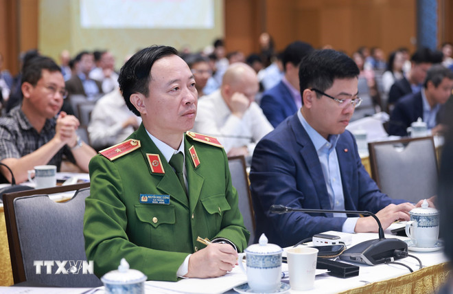 គណៈប្រតិភូចូលរួមកិច្ចប្រជុំលើកទី៥ នៃគណៈកម្មាធិការដឹកនាំរបស់រដ្ឋាភិបាលស្តីពីវិទ្យាសាស្ត្រ បច្ចេកវិទ្យា នវានុវត្តន៍ ការផ្លាស់ប្តូរឌីជីថល និងគម្រោងទី០៦។ (រូបថត៖ Duong Giang/VNA) ttxvn-thu-tuong-chu-tri-hop-ban-chi-dao-ve-phat-trien-khoa-hoc-cong-nghe5.jpg