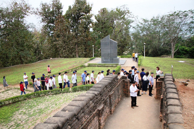 du-khach-tham-quan-bao-tang-va-di-tich-chien-truong-dien-bien-phu2.jpg