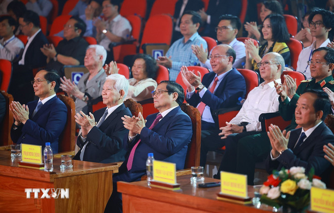 ttxvn-chuong-trinh-nghe-thuat-chinh-luan-ky-niem-120-nam-ngay-sinh-thu-tuong-pham-van-dong2.jpg