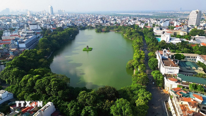 Lago Hoan Kiem: el pulmón verde en el corazón de Hanoi. (Foto: Tuan Anh/VNA) ttxvn-ho-hoan-kiem.jpg