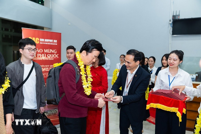ttxvn-an-giang-dac-khu-phu-quoc-don-chuyen-bay-xong-dat-dau-nam-moi-2026-den-tu-han-quoc2.jpg