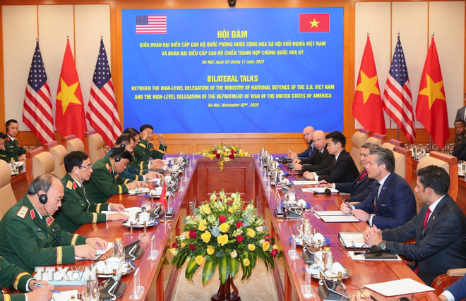 Discuții între ministerele Apărării ale celor două țări. (Foto: Trong Duc/VNA) ttxvn-bo-truong-quoc-phong-my-pete-hegseth-tham-chinh-thuc-viet-nam13.jpg