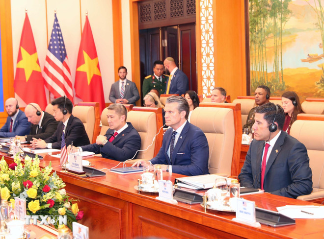 Secretarul american al Apărării, Pete Hegseth, la discuții. (Foto: Trong Duc/VNA) ttxvn-bo-truong-quoc-phong-my-pete-hegseth-tham-chinh-thuc-viet-nam15.jpg