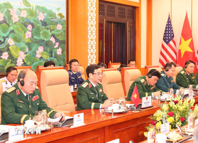 Generalul și ministrul Apărării Naționale Phan Van Giang la întâlnire. (Foto: Trong Duc/VNA) ttxvn-bo-truong-quoc-phong-my-pete-hegseth-tham-chinh-thuc-viet-nam14.jpg
