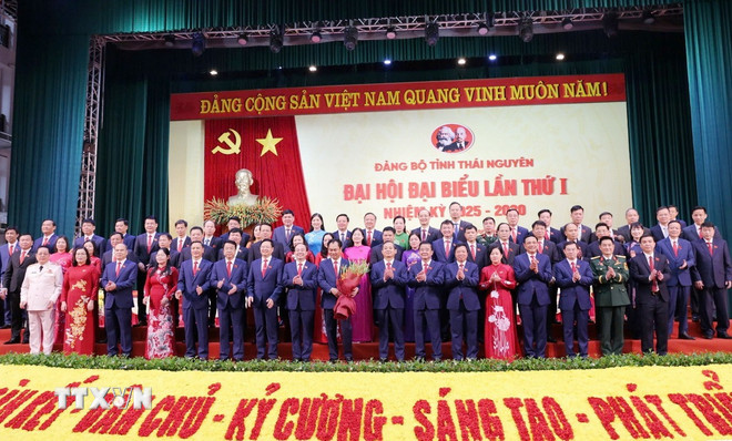 Ban Chấp hành Đảng bộ tỉnh Thái Nguyên khóa I, nhiệm kỳ 2025 - 2030 gồm 65 đồng chí ra mắt Đại hội. (Ảnh: Vũ Hoàng Giang/TTXVN) ttxvn-khai-mac-dai-hoi-dai-bieu-dang-bo-tinh-thai-nguyen4.jpg