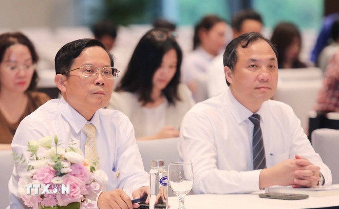 ผู้แทนเข้าร่วมพิธีปิดการประชุมสื่อมวลชนแห่งชาติ 2025 (ภาพ: Thanh Phuong/VNA) ttxvn-be-mac-dien-dan-bao-chi-toan-quoc-nam-2025-2.jpg