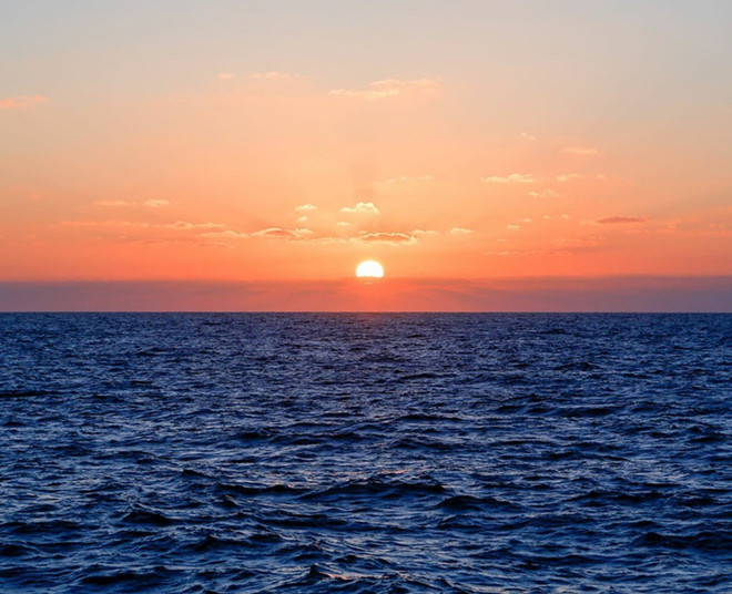 Wunderschöner Sonnenuntergang von der Insel Con Co, Quang Tri. (Foto: Vietnam+) hoang-hon-dao-con-co-1696376957-6501.jpg