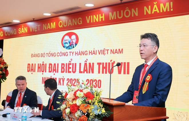 Ông Lê Anh Sơn, Thành viên HĐQT, Tổng Giám đốc Tổng công ty Hàng hải Việt Nam phát biểu khai mạc Đại hội. (Ảnh: Quốc Khánh/TTXVN) ttxvn-dai-hoi-dang-bo-tong-cong-ty-hang-hai-viet-nam-lan-thu-vii-2.jpg