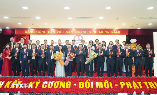 Ban Chấp hành Đảng bộ Tổng công ty Hàng hải Việt Nam lần thứ VII, nhiệm kỳ 2025 - 2030 ra mắt Đại hội. (Ảnh: TTXVN) ttxvn-dai-hoi-dang-bo-tong-cong-ty-hang-hai-viet-nam-lan-thu-vii-3.jpg