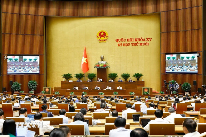 Imagine de la întâlnire. (Foto: Doan Tan/VNA) ttxvn-quoc-hoi-tiep-tuc-thao-luan-ve-ket-qua-thuc-hien-ke-hoach-phat-trien-kinh-te-xa-hoi-nam-2025-2.jpg