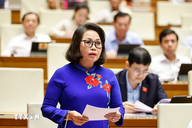 Nguyen Thi Yen, delegată la Adunarea Națională din orașul Ho Și Min, vorbește. (Foto: Doan Tan/VNA) ttxvn-quoc-hoi-tiep-tuc-thao-luan-ve-ket-qua-thuc-hien-ke-hoach-phat-trien-kinh-te-xa-hoi-nam-2025.jpg