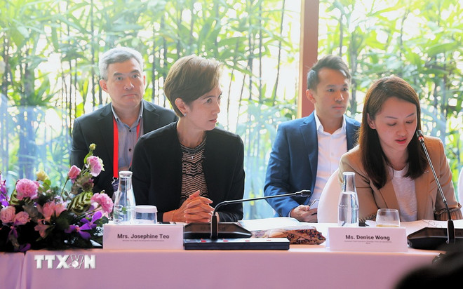 រដ្ឋមន្ត្រី Josephine Teo ជាប្រធានសន្និសីទ។ (រូបថត៖ Tat Dat/VNA) ttxvn-atxsummit-2025-viet-nam-tich-cuc-dong-gop-vao-tien-trinh-phat-trien-ai2.jpg