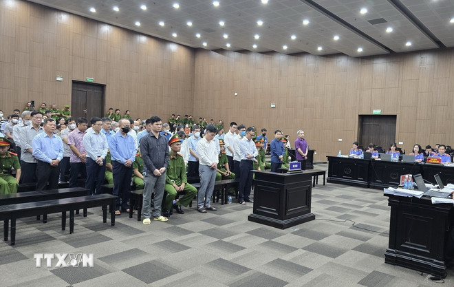 Các bị cáo tại phiên tòa. (Ảnh: Kim Anh/TTXVN) ttxvn-toa-an-nhan-dan-tp-ha-noi-xet-xu-so-tham-vu-an-tap-doan-phuc-son1.jpg